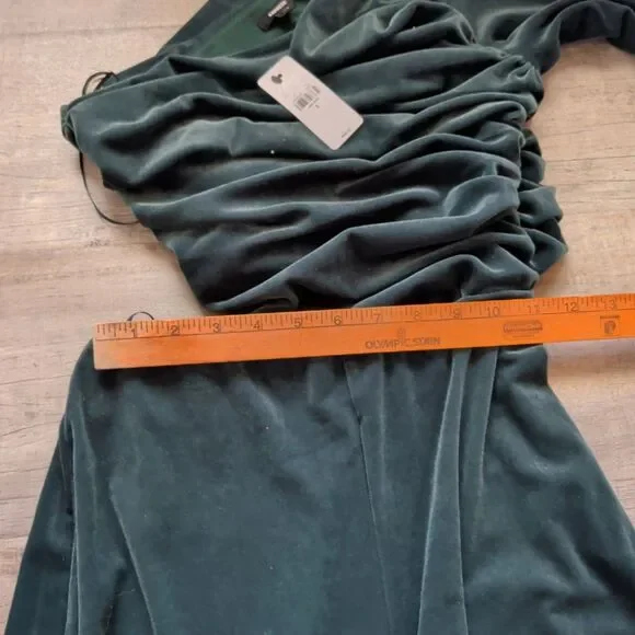 New EXPRESS Velvet One Shoulder Ruched Cutout Jumpsuit Size Small S - Picture 8 of 12